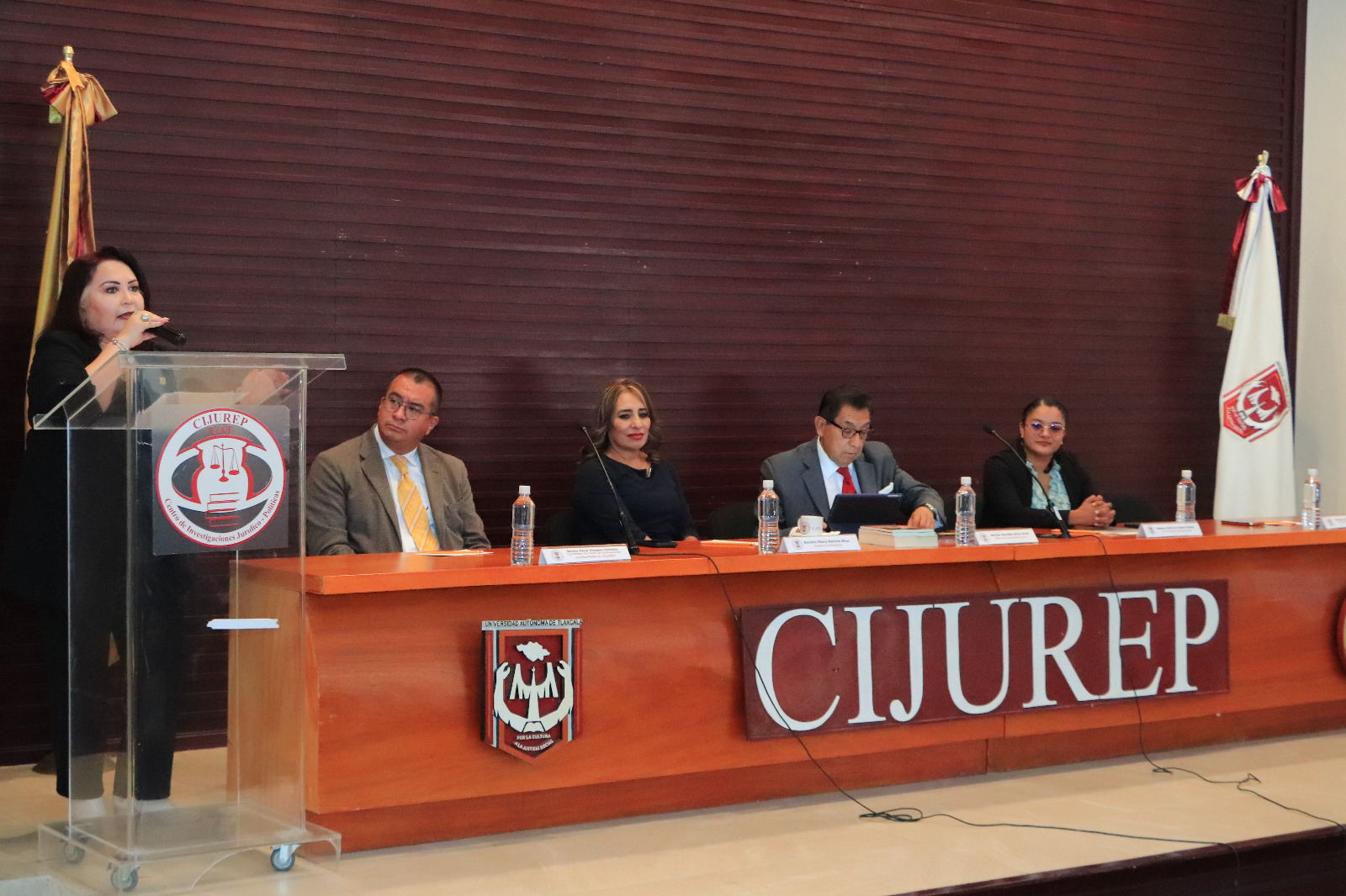 Consolida la UATx espacios de reflexión e investigación para atender problemáticas sociales